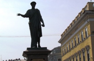 Памятник основателю города Одессы Дюку де Ришелье